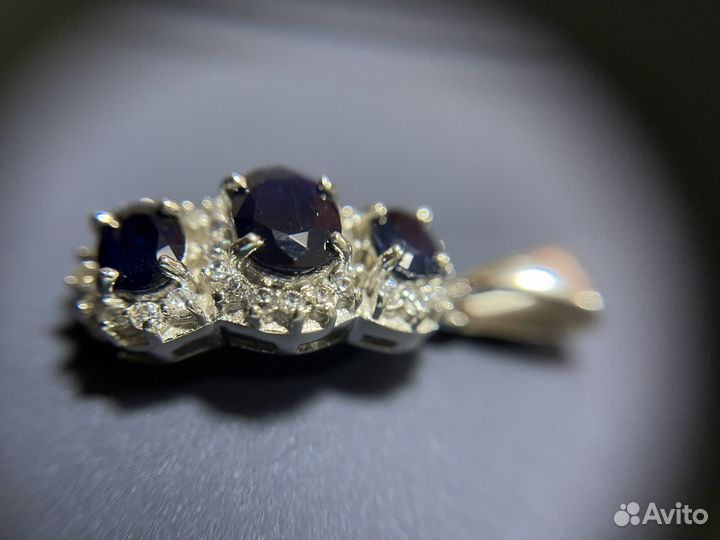 Серебряная подвеска с сапфирами