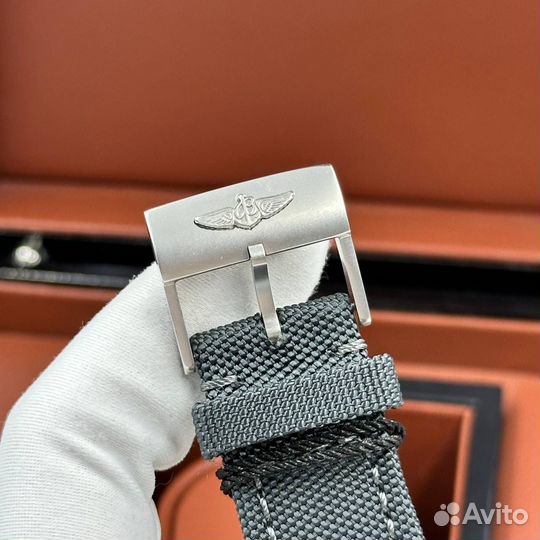 Часы Breitling Avenger Chronograph