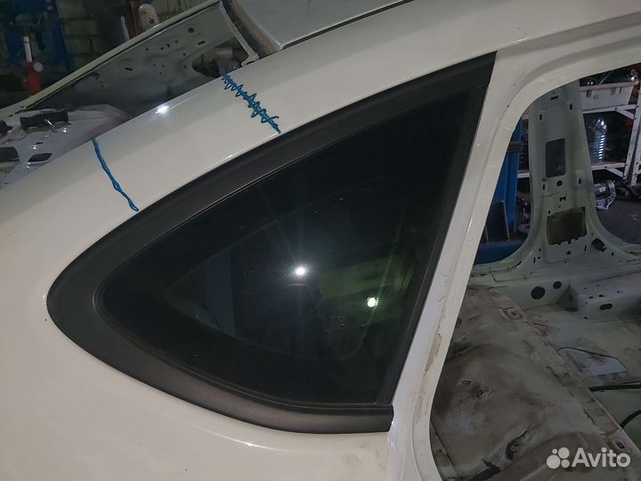 Стекло заднее глухое левое Opel Astra J седан