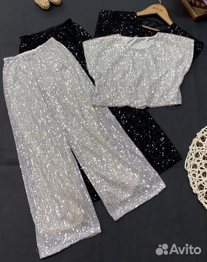 Нарядный костюм для девочки с паетками