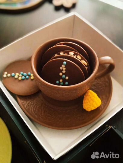 Шоколадная чашка с блюдцем
