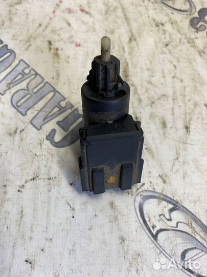 Датчик стоп сигнала volkswagen golf 4