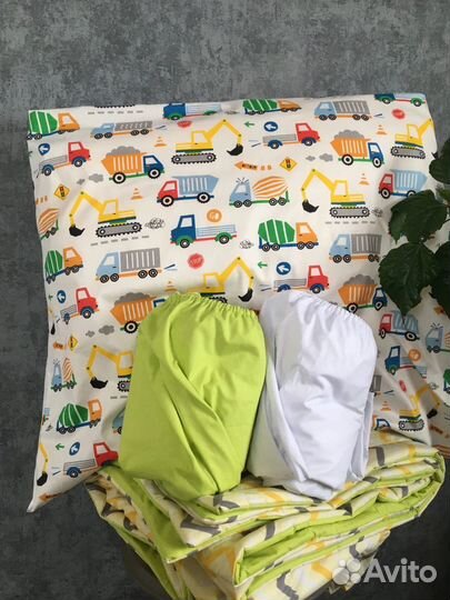 Бортики в кроватку,конверт на выписку