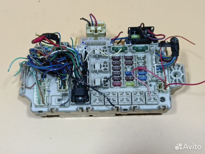 Блок предохранителей салонный Mitsubishi Outlander