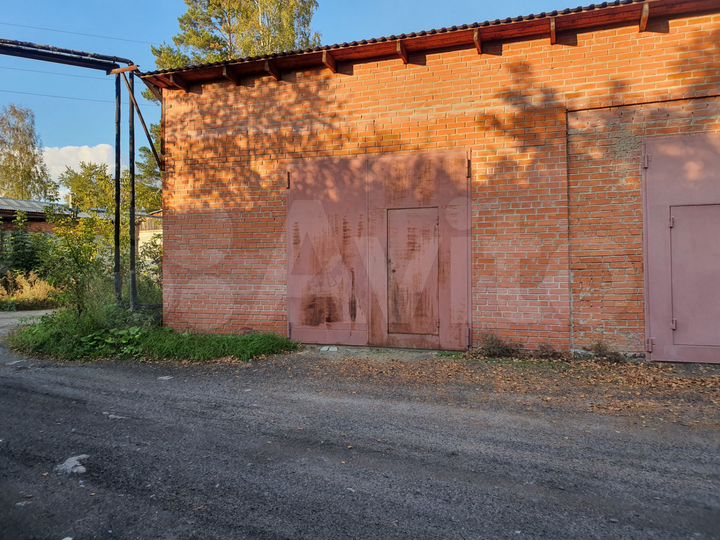 Гараж, > 30 м²