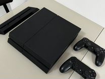 Sony PlayStation 4 с играми 2 геймпада CUH 1208