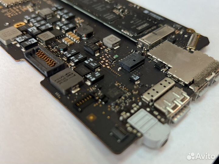 MacBook Pro 13’ 2015 i7/16 материнская плата