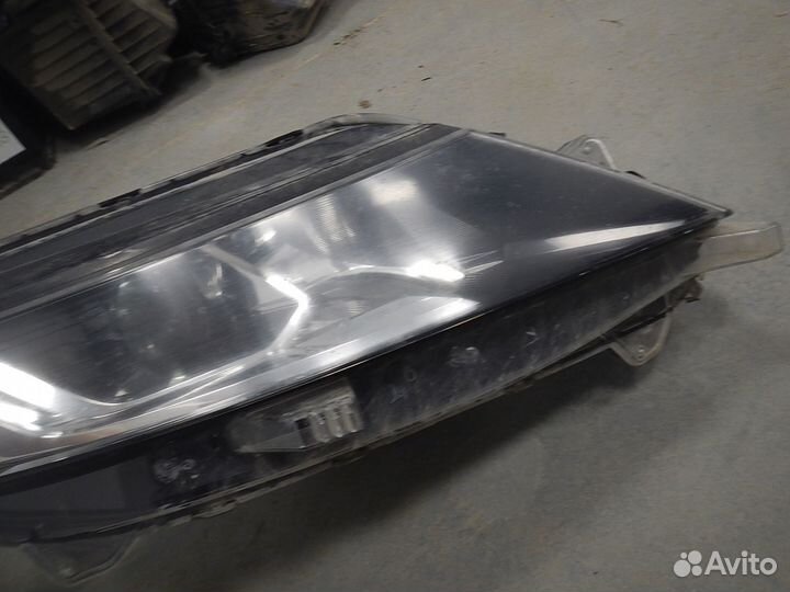 Б/У Фара правая, Mitsubishi (Митсубиси) -L200