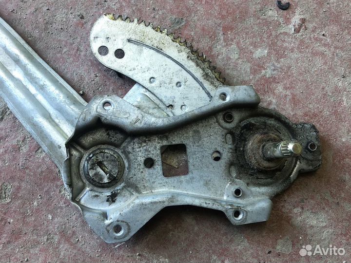 Стеклоподъемник Nissan Almera N16