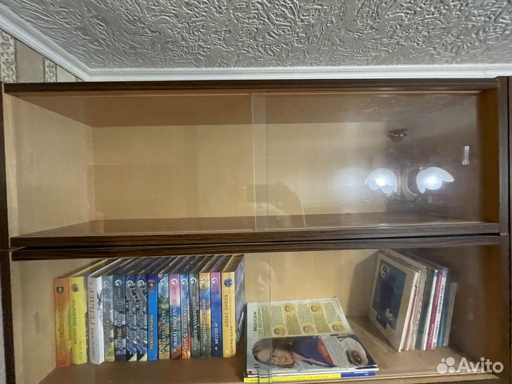 Книжные полки со стеклом