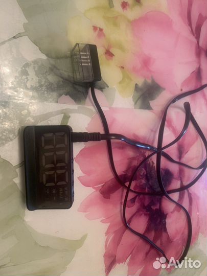 Проект скорости на лобовое стекло автомобиля