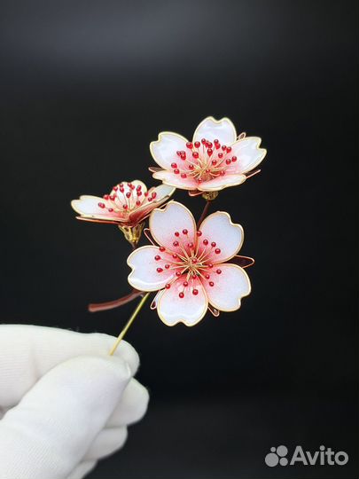 Брошь сакура ручной работы
