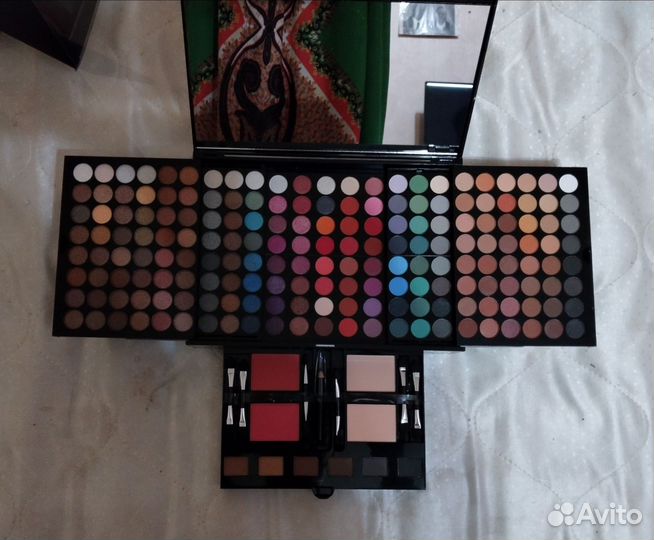 Палетки теней и наборы кистей