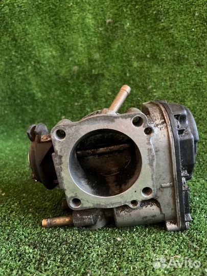 Дроссельная заслонка Skoda Octavia лифтбэк 1.6 AKL