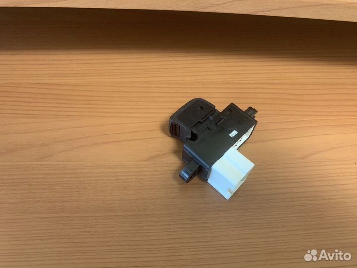 Кнопка стеклоподъемника Ниссан