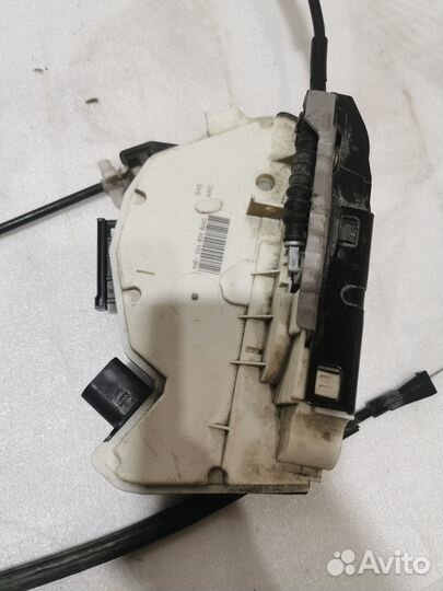 Замок задней двери R и L Skoda Fabia 2 2013г