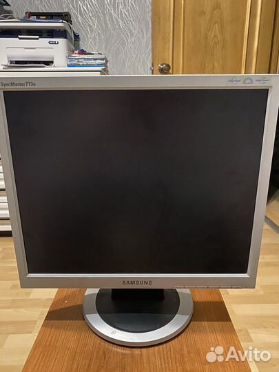 Монитор Samsung