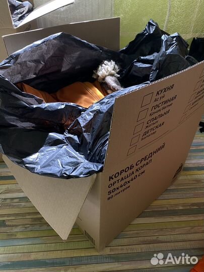 Большая коробка с вещами