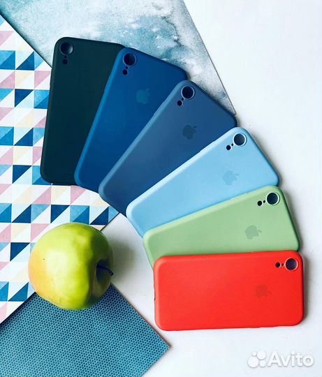 Чехол на iPhone XR с яблоком