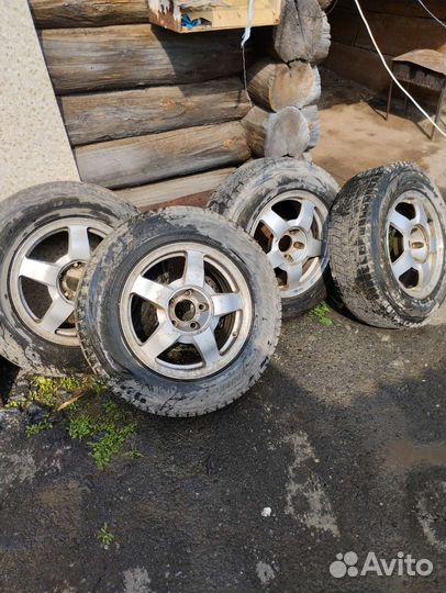 Bridgestone Blizzak DM-V1 215/70 R16