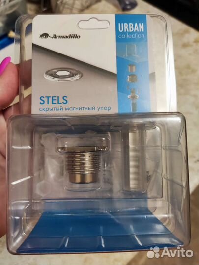 Магнитный стоппер на дверь