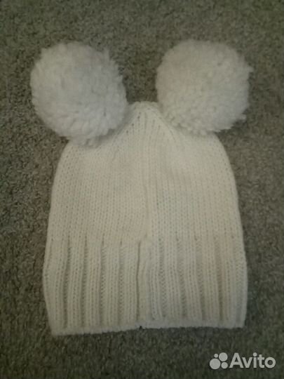 Шапка с помпонами белая H&M