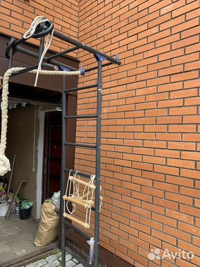 Шведская стенка с турником и брусьями