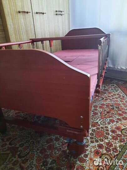 Медицинская кровать для лежачих больных