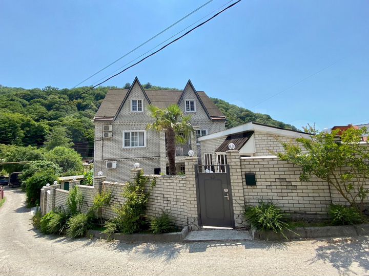 Дом 330 м² на участке 6 сот.