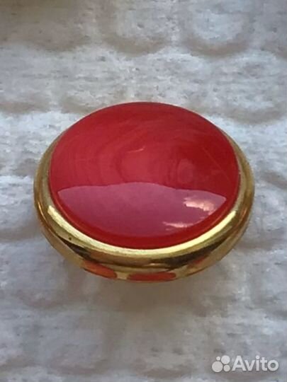 Пуговицы красные с «золотым» ободком комплект