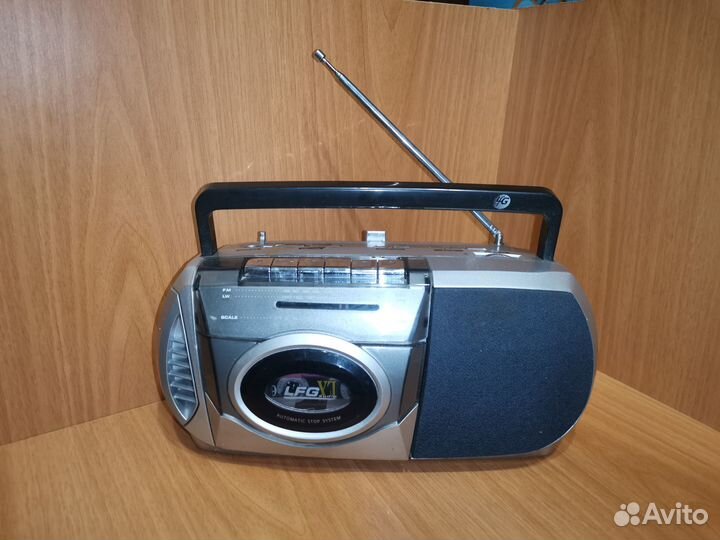 Портативная касетная магнитола