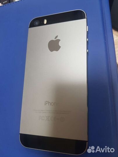 Телефон iPhone 5s
