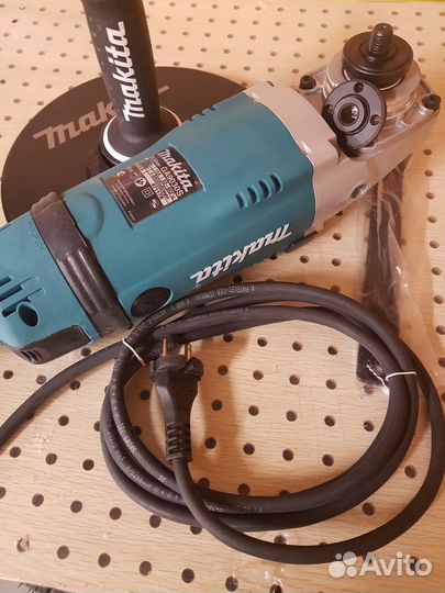 Шлифмашина болгарка Маkitа GA9030SFK кейс