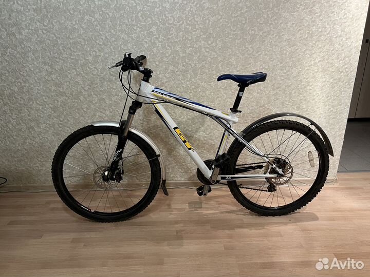 Велосипед GT avalanche 3.0 Disk 2011