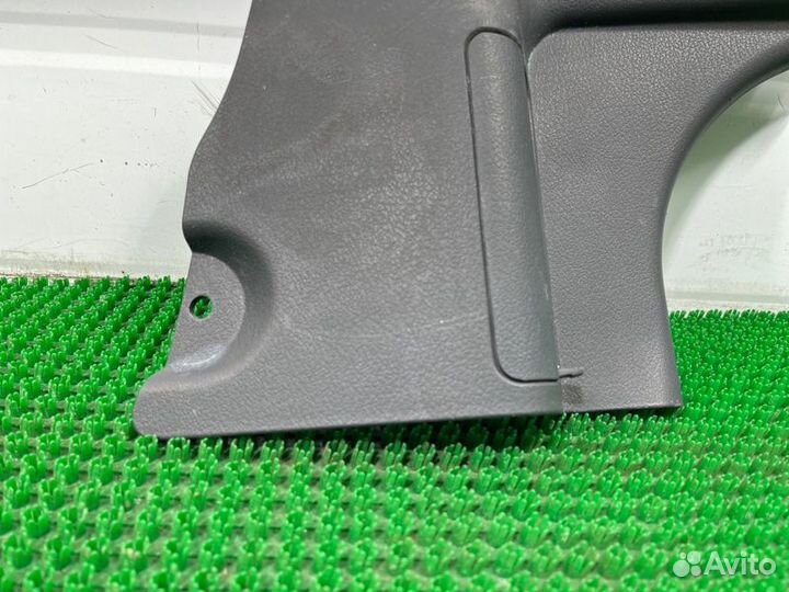 Накладка на стойку (внутренняя) передняя левая