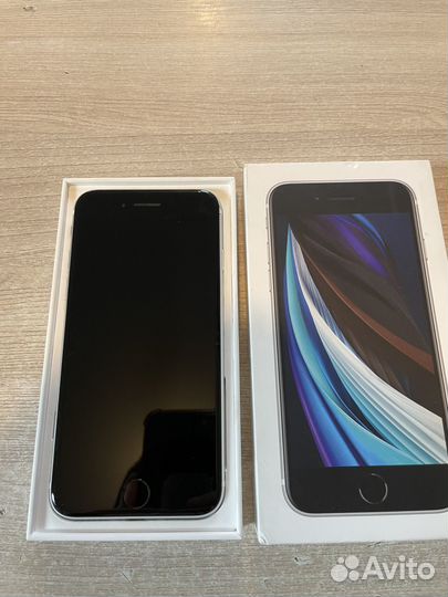 iPhone SE, 64 ГБ