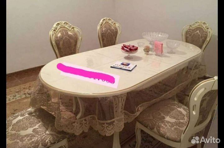 Стол и стулья
