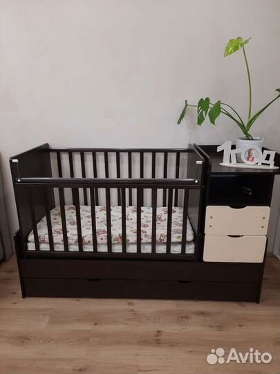 Детская кровать с пеленальным комодом