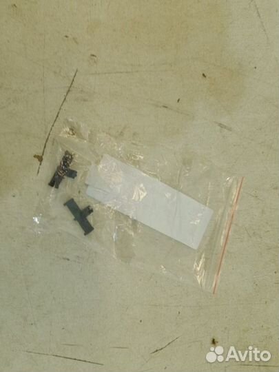 Фиксатор лобового стекла Toyota Corolla E120