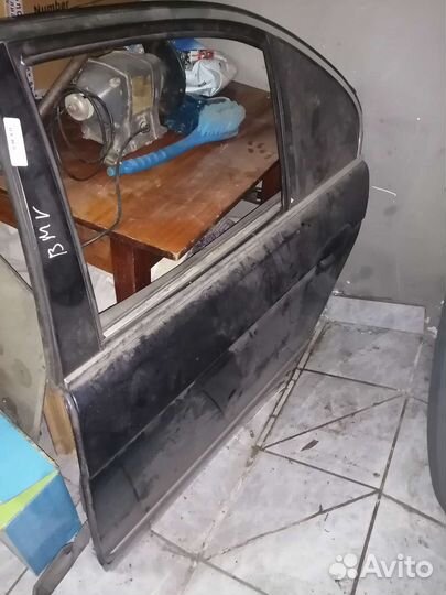 Задняя левая дверь BMW E39