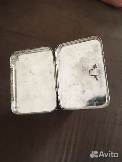 Металлическая коробка