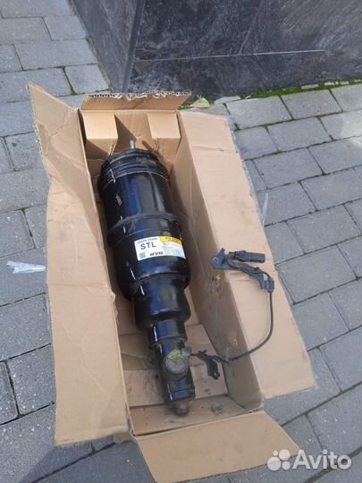 Амортизатор Lexus LS 500 4802050400 передний левый