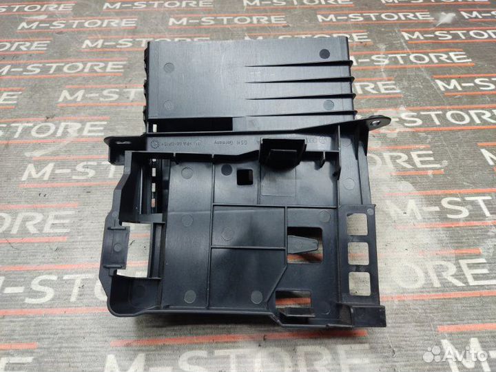 Кронштейн блока управления магнитолой Audi Q5 8R