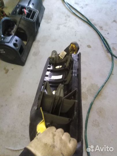 Подлокотник geely emgrand ec7