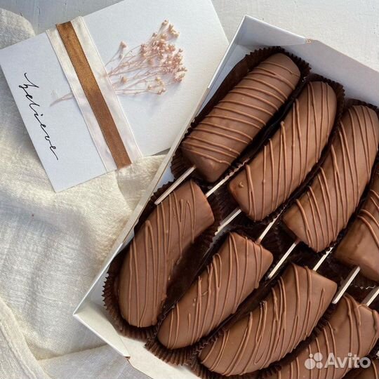 Банан и клубника в шоколаде