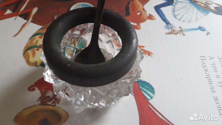 Солонка из хрусталя с ободком и ложечкой