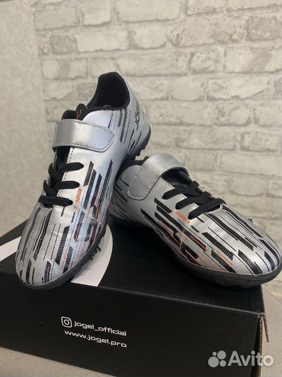 Детские футбольные бутсы