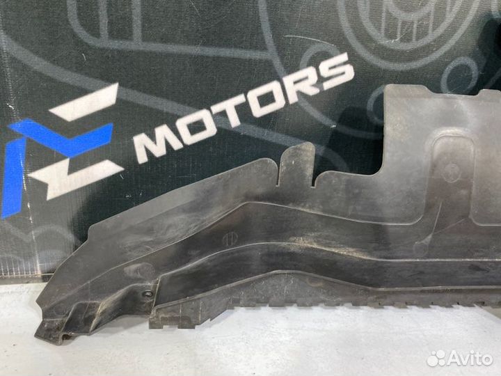 Воздуховод радиатора передний правый Audi A6