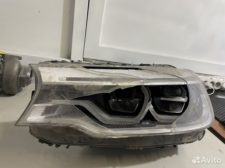 Левая фара BMW 5 series G30