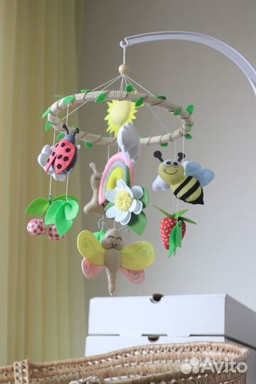 Мобиль в кроватку из фетра